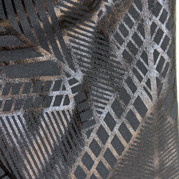 Fabletics Salar Capri Leggings | S | Shiny Black Geometric | NWT - Picture 5 of 5